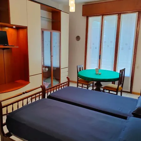 Lovely 2 Beds Bedroom With Private Bathroom Bologna
